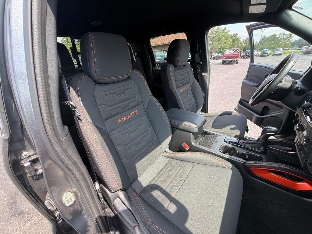 Nissan Frontier PRO-4X Crew Cab 4WD 2023