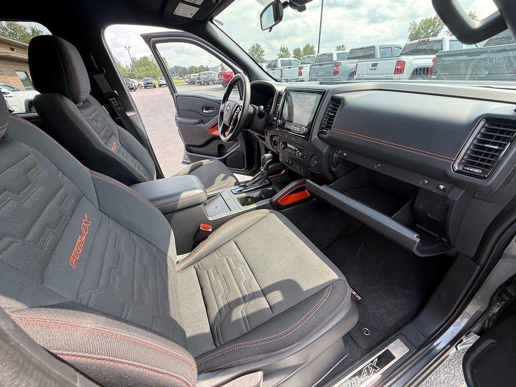Nissan Frontier PRO-4X Crew Cab 4WD 2023