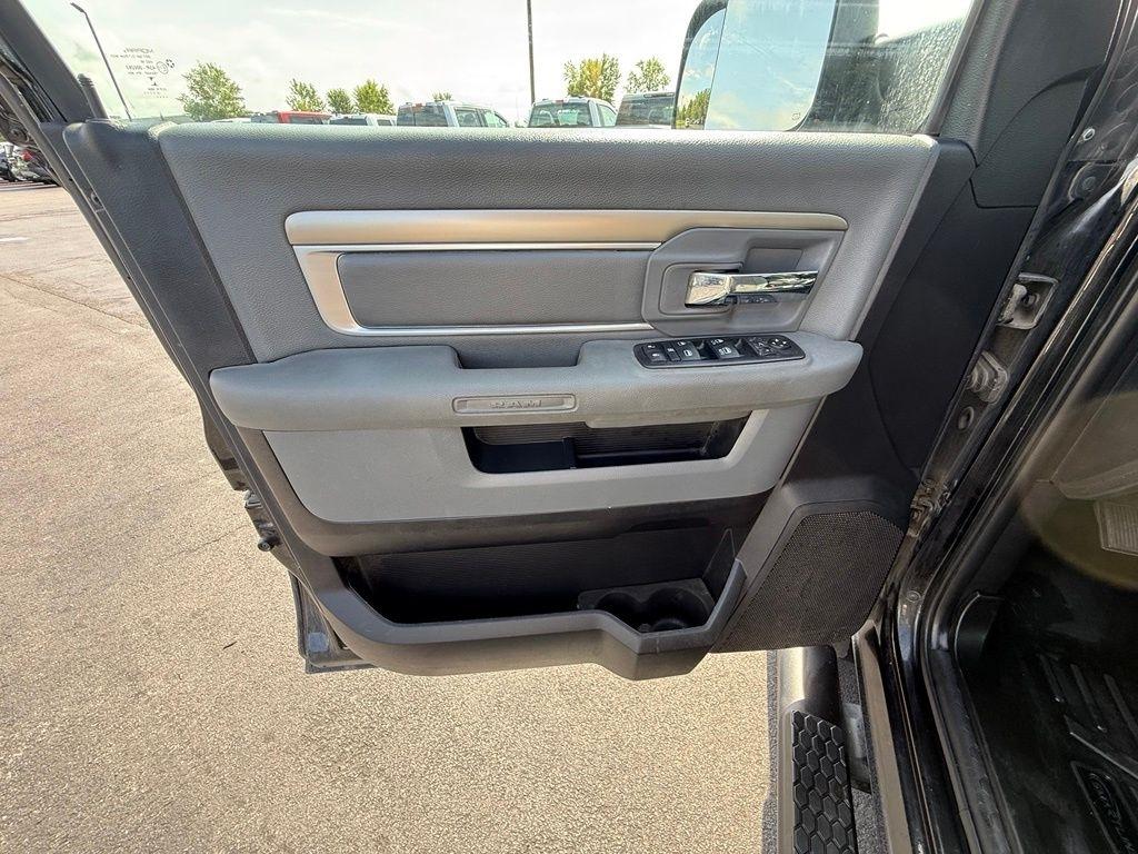 RAM 2500 SLT Crew Cab SWB 4WD 2016
