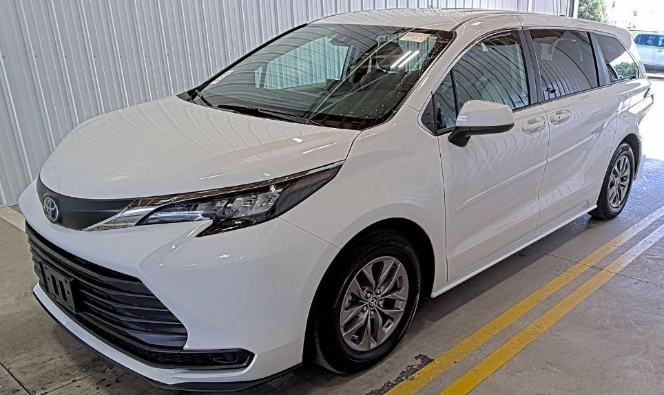 Toyota Sienna LE 8-Passenger AWD 2024