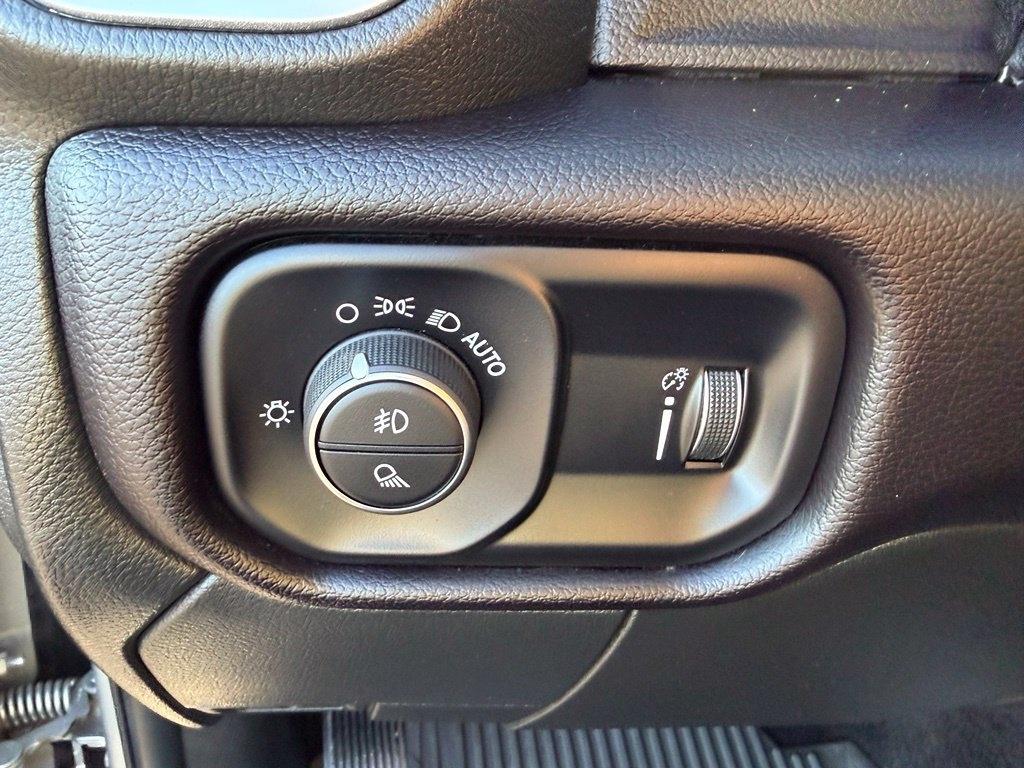 RAM 2500 Tradesman Crew Cab SWB 4WD 2024