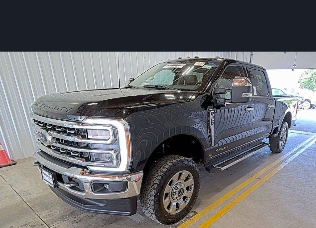 Ford F-350 SD Lariat Crew Cab Long Bed 4WD 2023