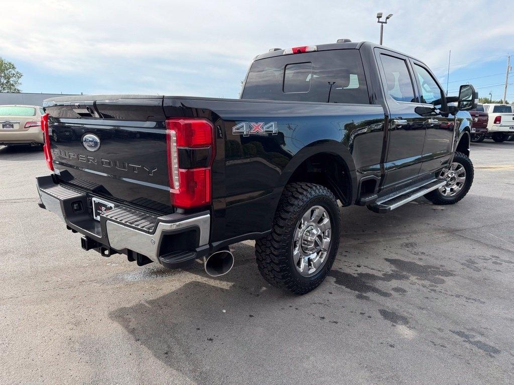 Ford F-350 SD Lariat Crew Cab 4WD DRW 2023
