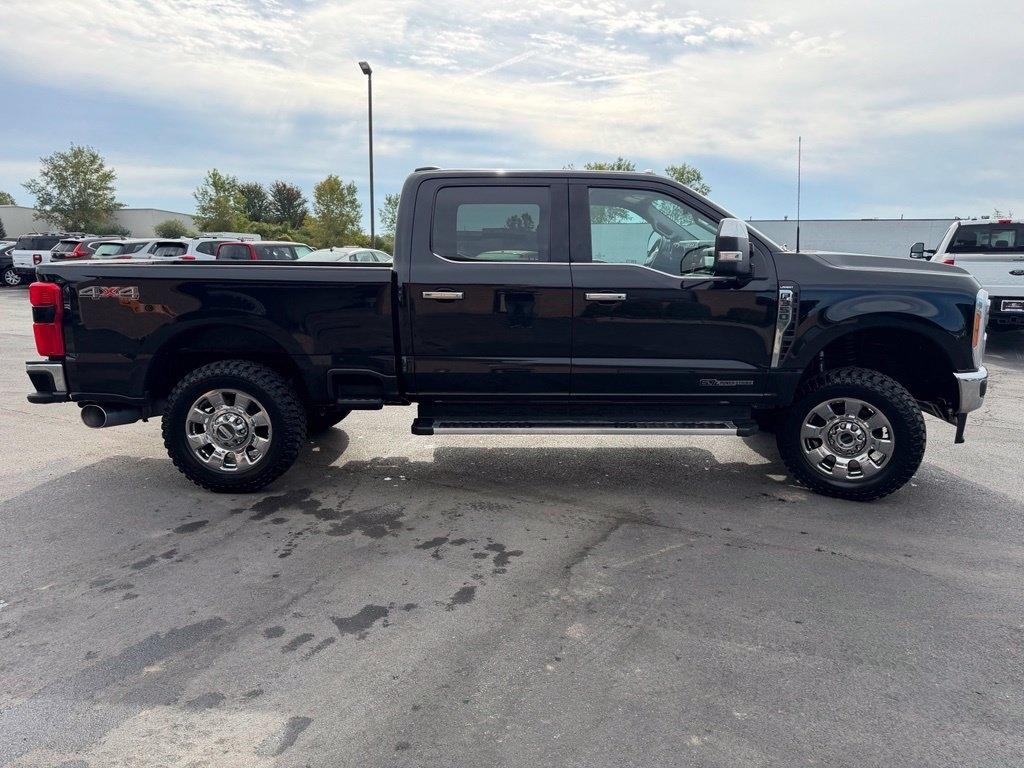 Ford F-350 SD Lariat Crew Cab 4WD DRW 2023