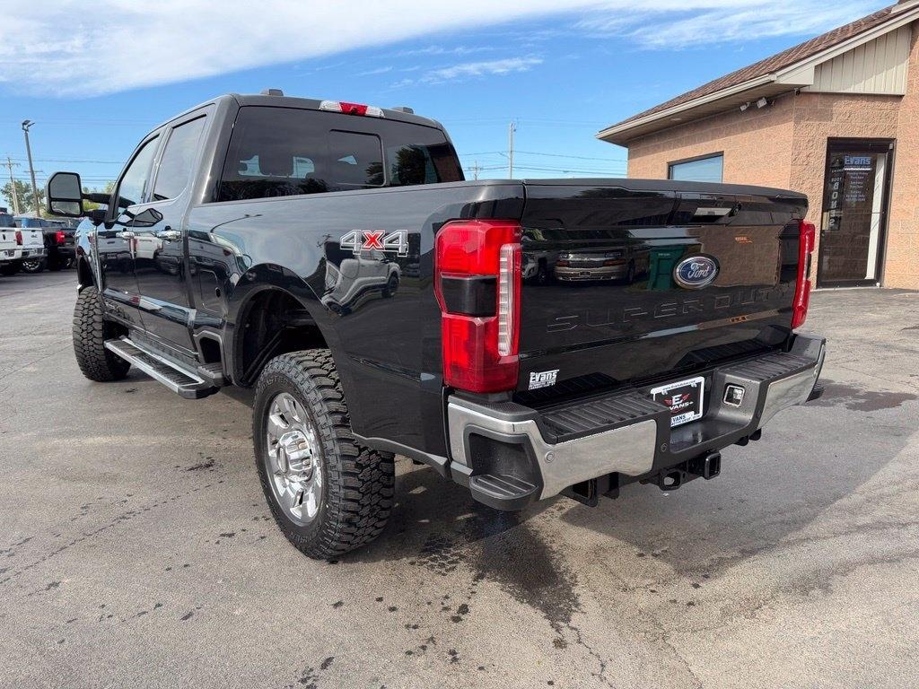 Ford F-350 SD Lariat Crew Cab 4WD DRW 2023