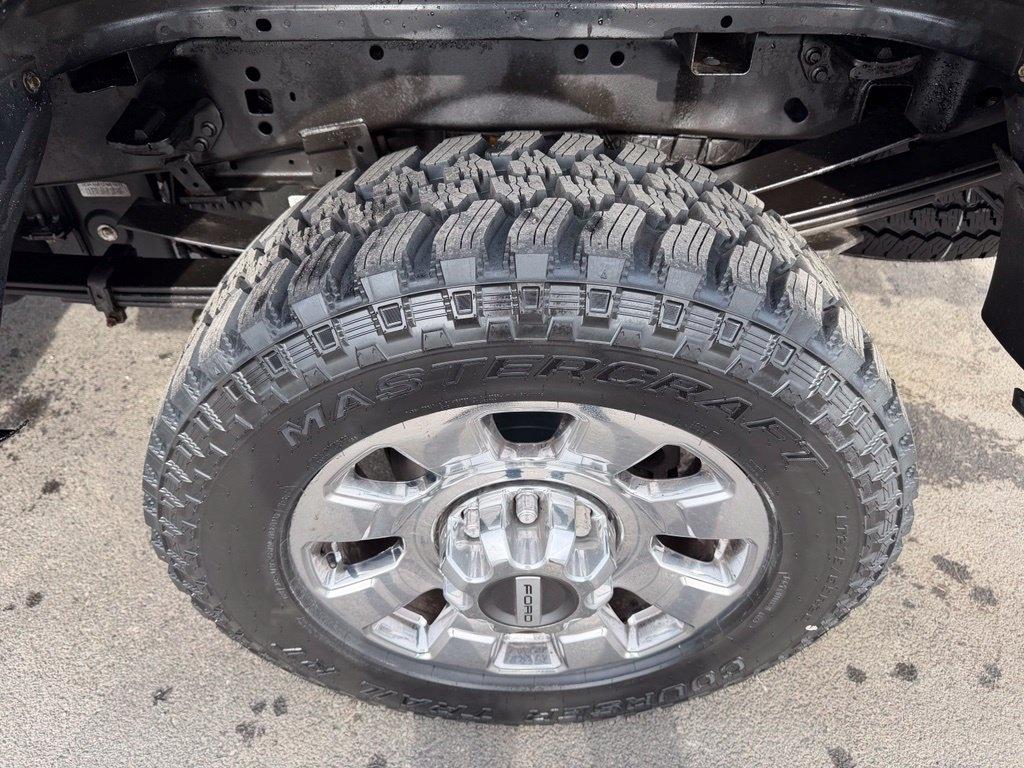 Ford F-350 SD Lariat Crew Cab 4WD DRW 2023