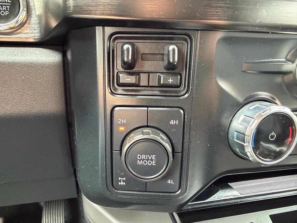 Ford F-350 SD Lariat Crew Cab 4WD DRW 2023