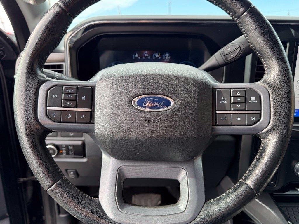 Ford F-350 SD Lariat Crew Cab 4WD DRW 2023
