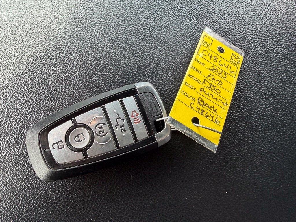 Ford F-350 SD Lariat Crew Cab 4WD DRW 2023