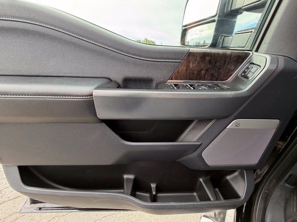 Ford F-350 SD Lariat Crew Cab 4WD DRW 2023