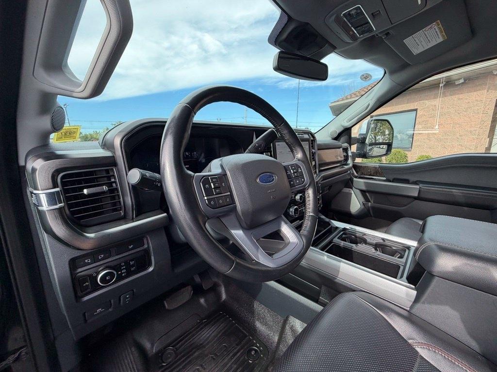 Ford F-350 SD Lariat Crew Cab 4WD DRW 2023