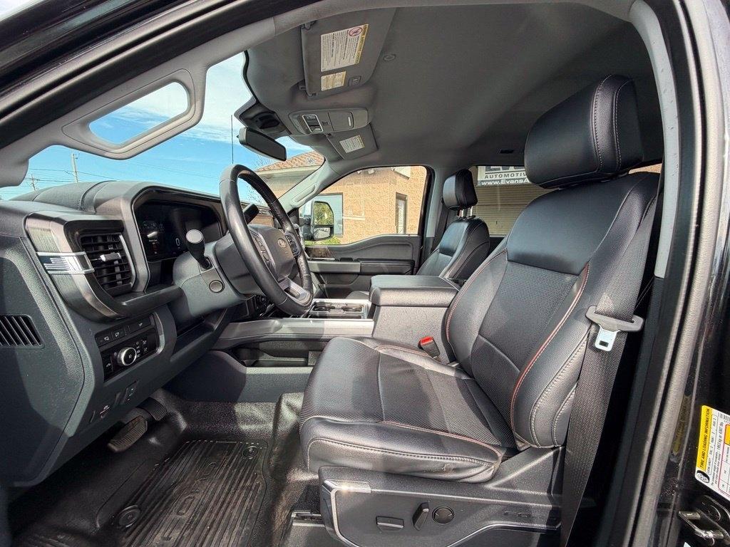 Ford F-350 SD Lariat Crew Cab 4WD DRW 2023