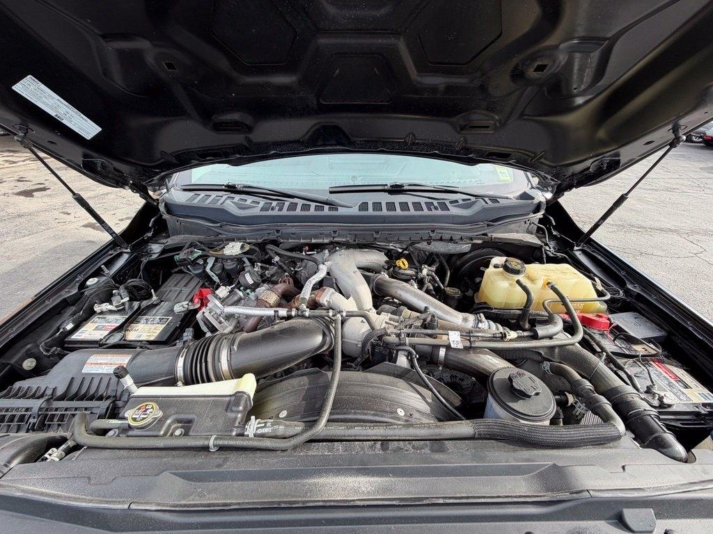Ford F-350 SD Lariat Crew Cab 4WD DRW 2023