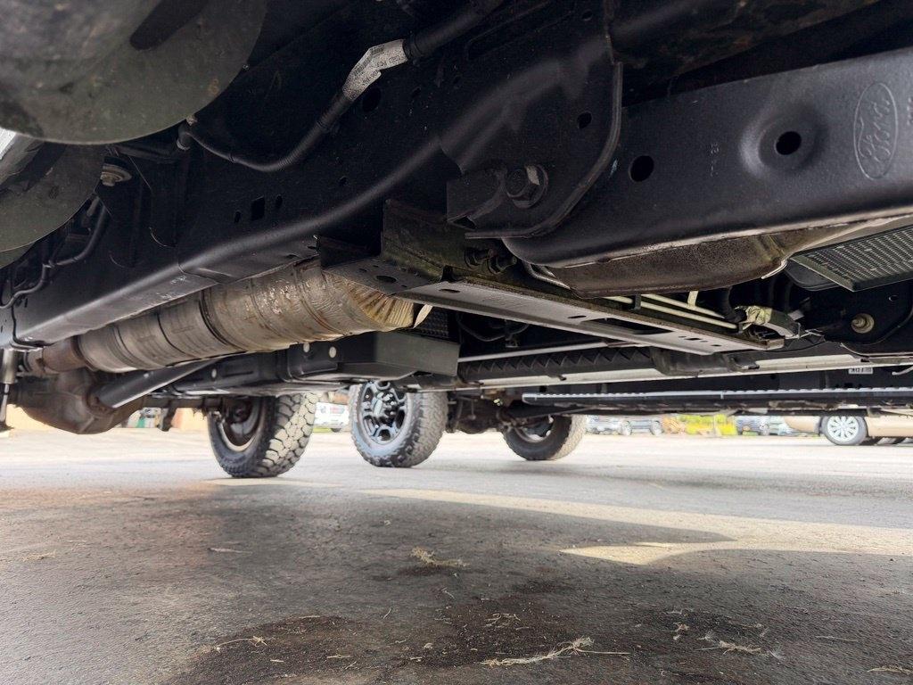 Ford F-350 SD Lariat Crew Cab 4WD DRW 2023