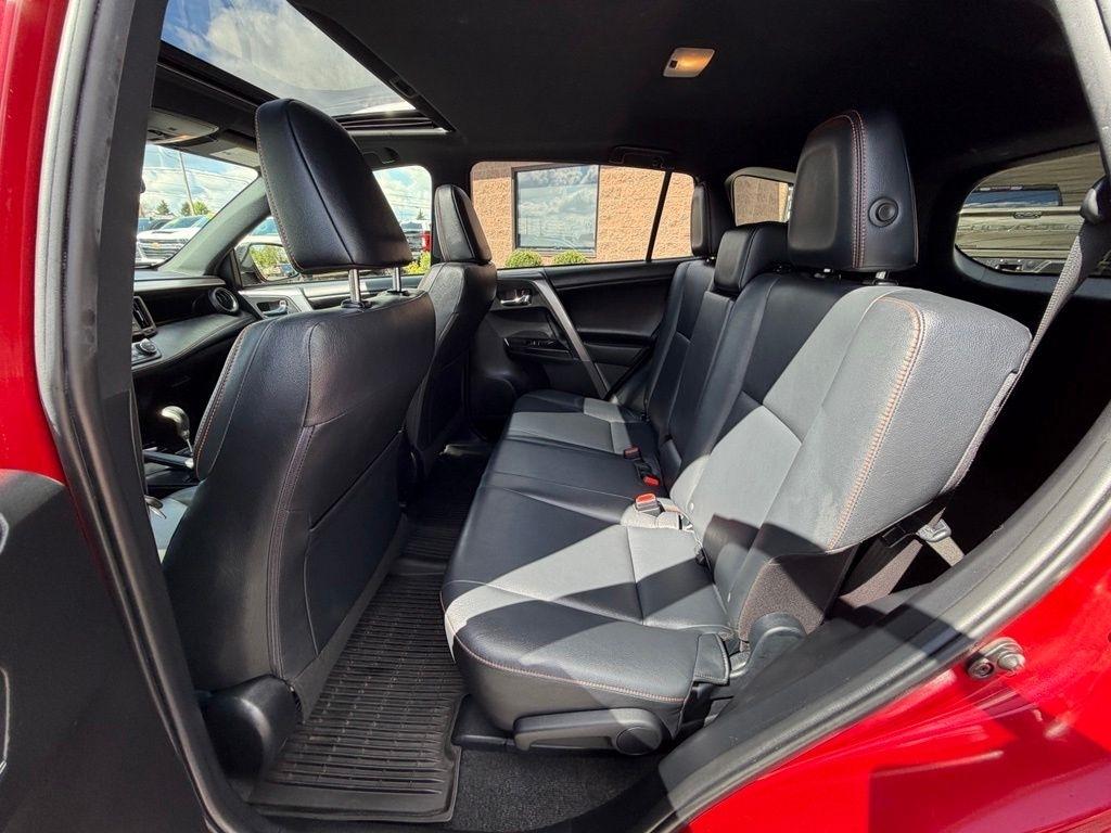 Toyota RAV4 SE 4WD 2017