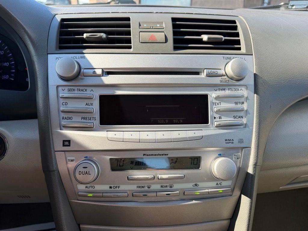 Toyota Camry XLE V6 6-Spd AT 2010