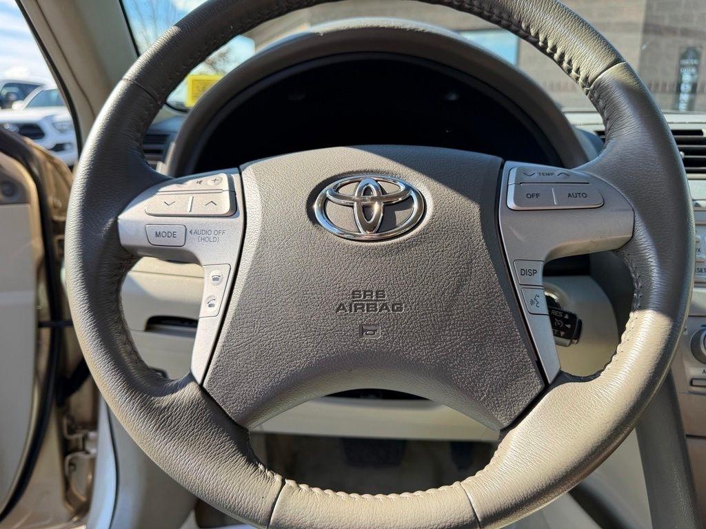 Toyota Camry XLE V6 6-Spd AT 2010