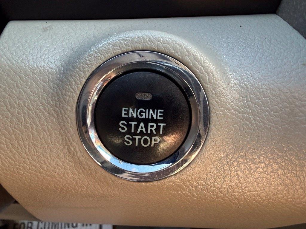 Toyota Camry XLE V6 6-Spd AT 2010