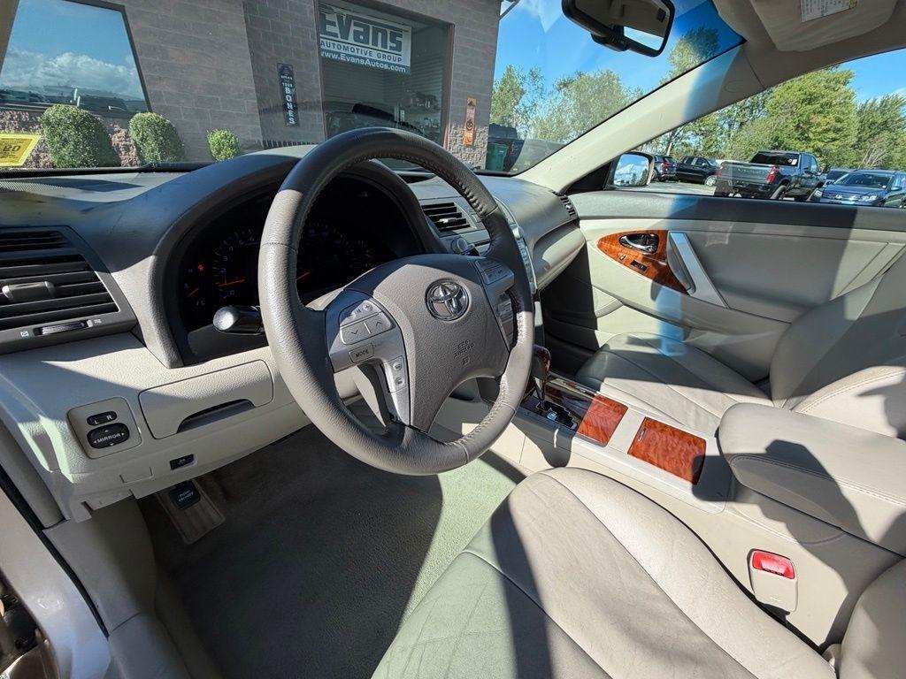 Toyota Camry XLE V6 6-Spd AT 2010