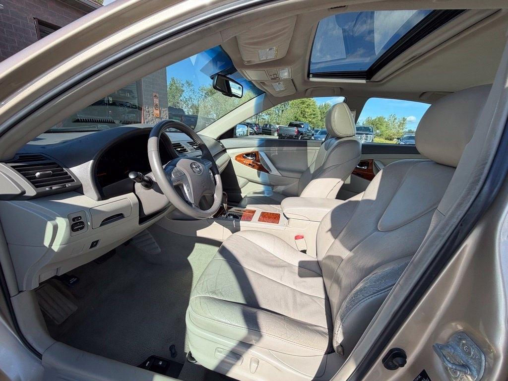 Toyota Camry XLE V6 6-Spd AT 2010