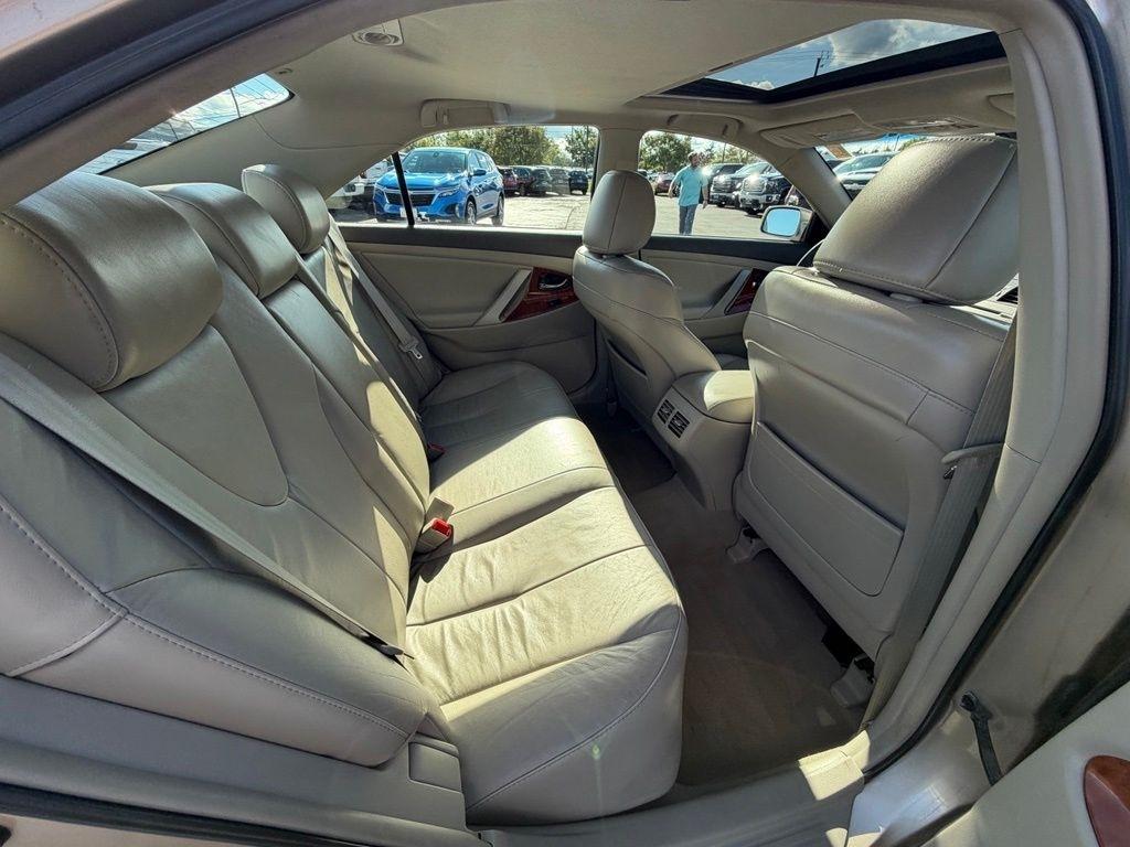 Toyota Camry XLE V6 6-Spd AT 2010