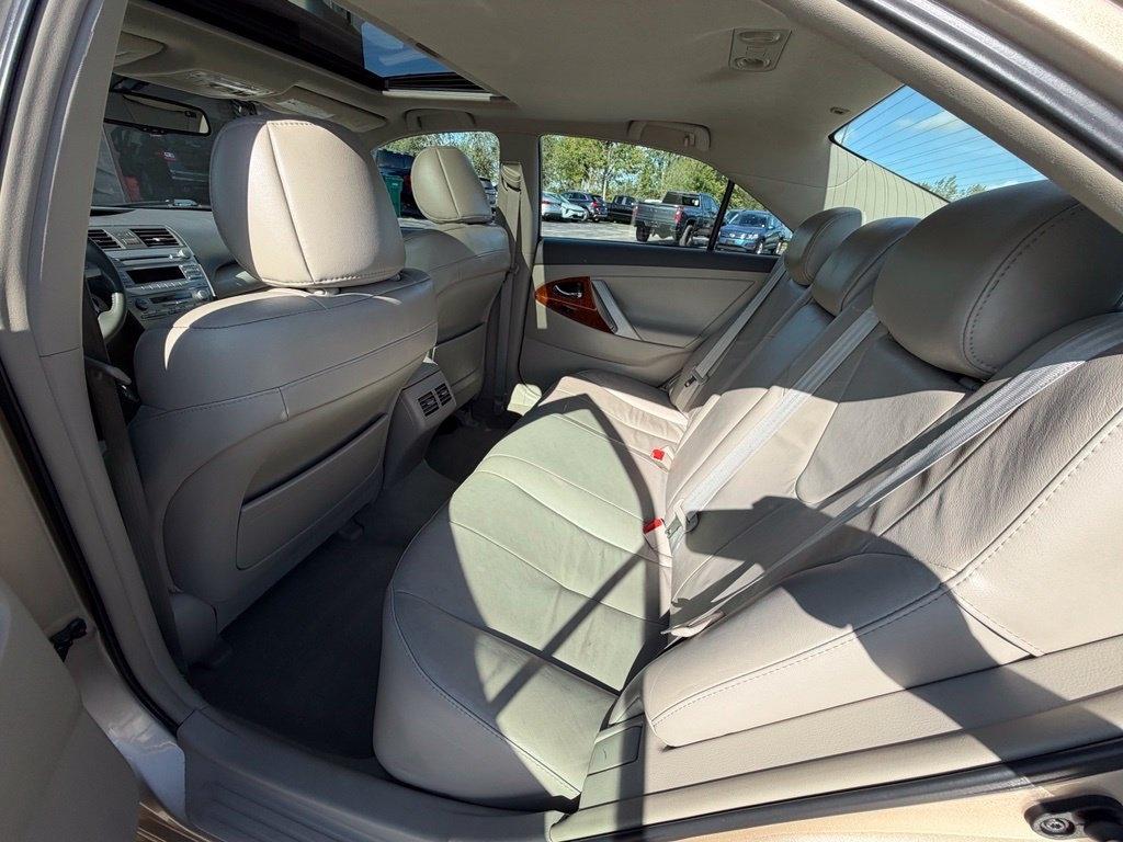 Toyota Camry XLE V6 6-Spd AT 2010