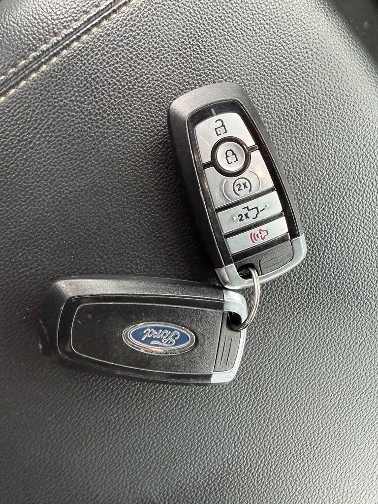 Ford F-250 SD XLT Crew Cab 4WD 2023