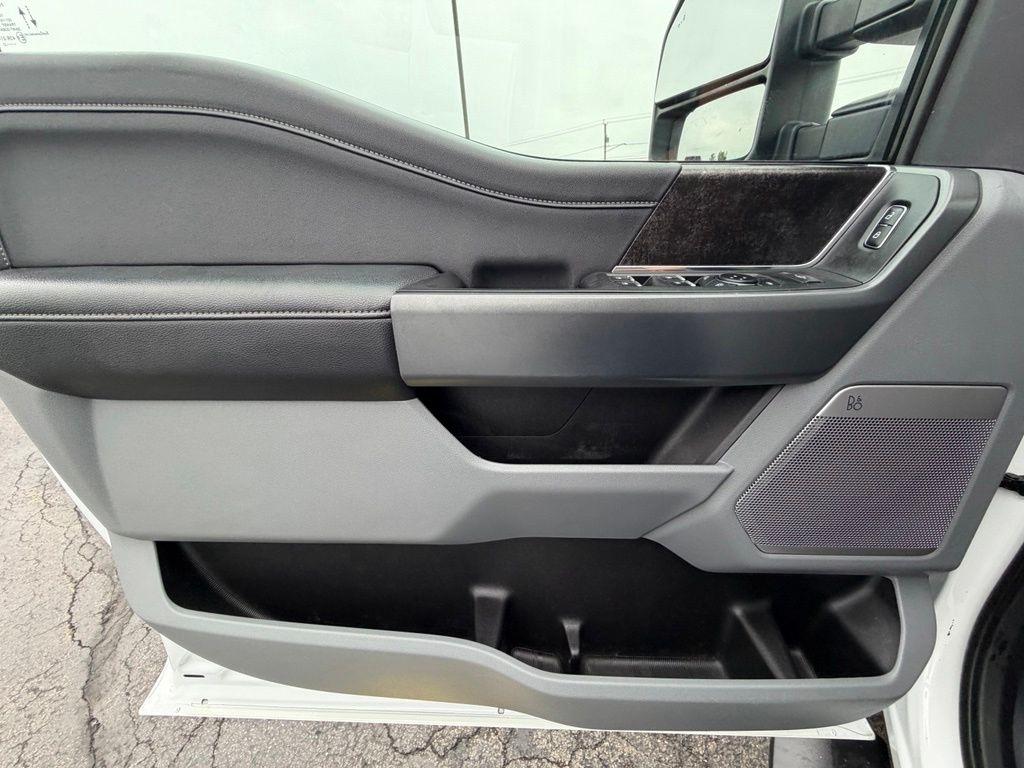Ford F-250 SD XLT Crew Cab 4WD 2023
