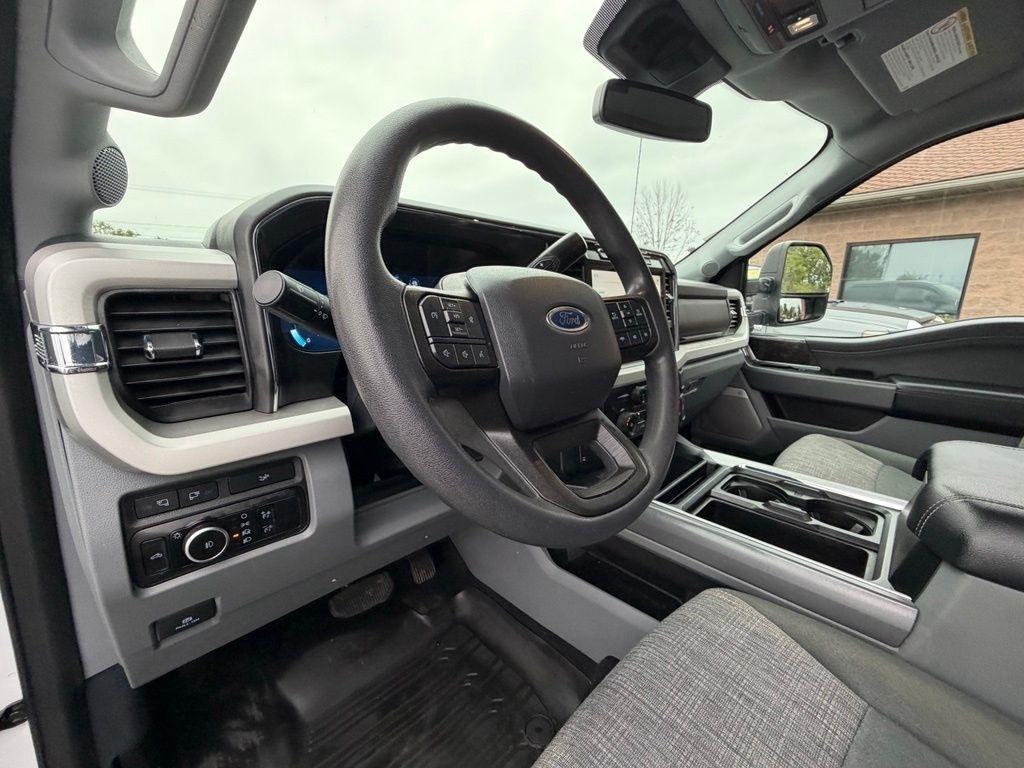 Ford F-250 SD XLT Crew Cab 4WD 2023