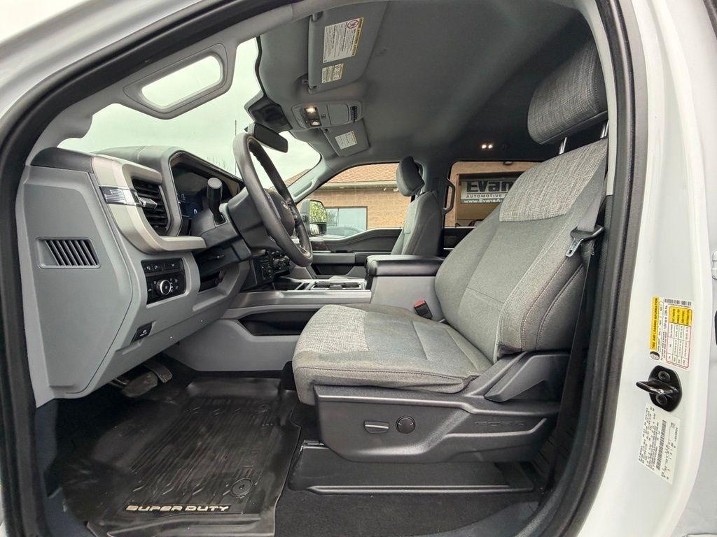 Ford F-250 SD XLT Crew Cab 4WD 2023
