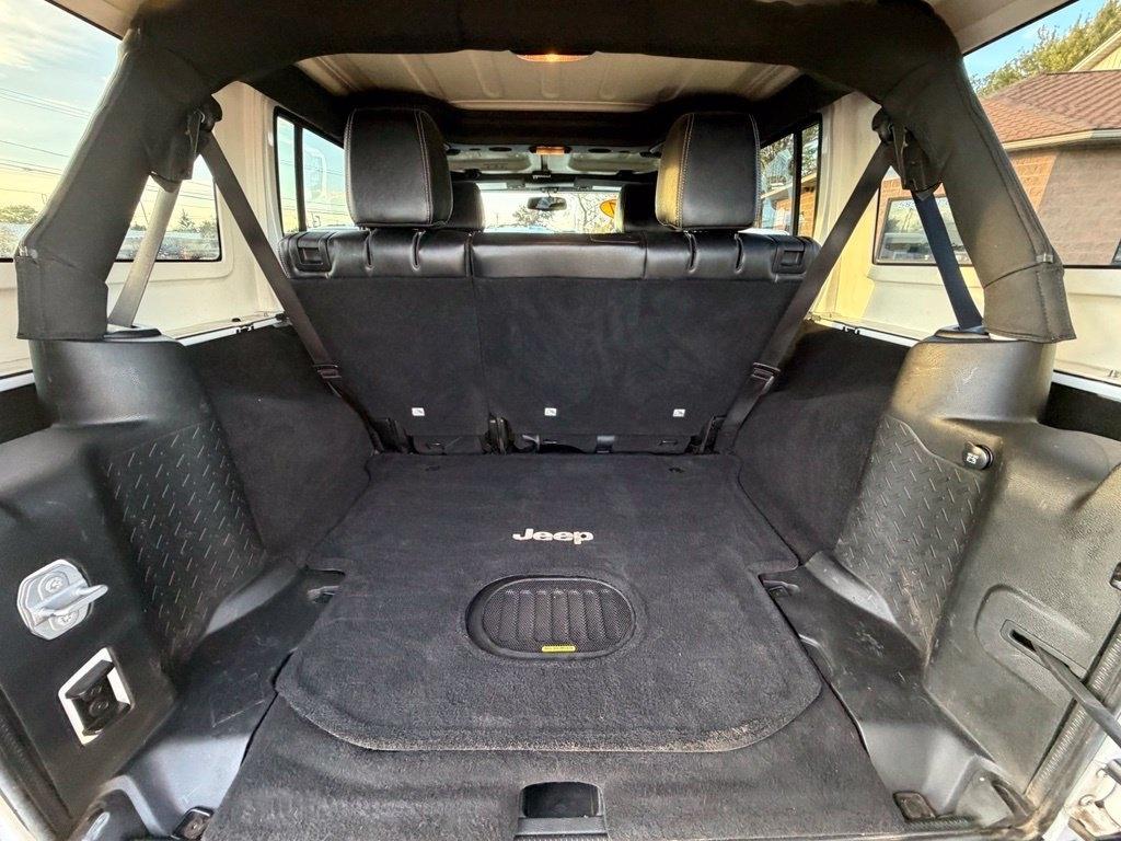 Jeep Wrangler Unlimited Sahara 4WD 2017
