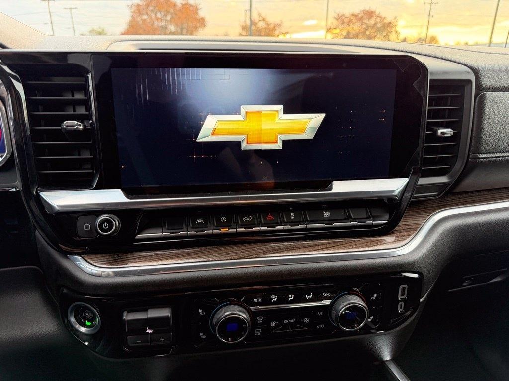 Chevrolet Silverado 1500 RST Crew Cab 4WD 2024