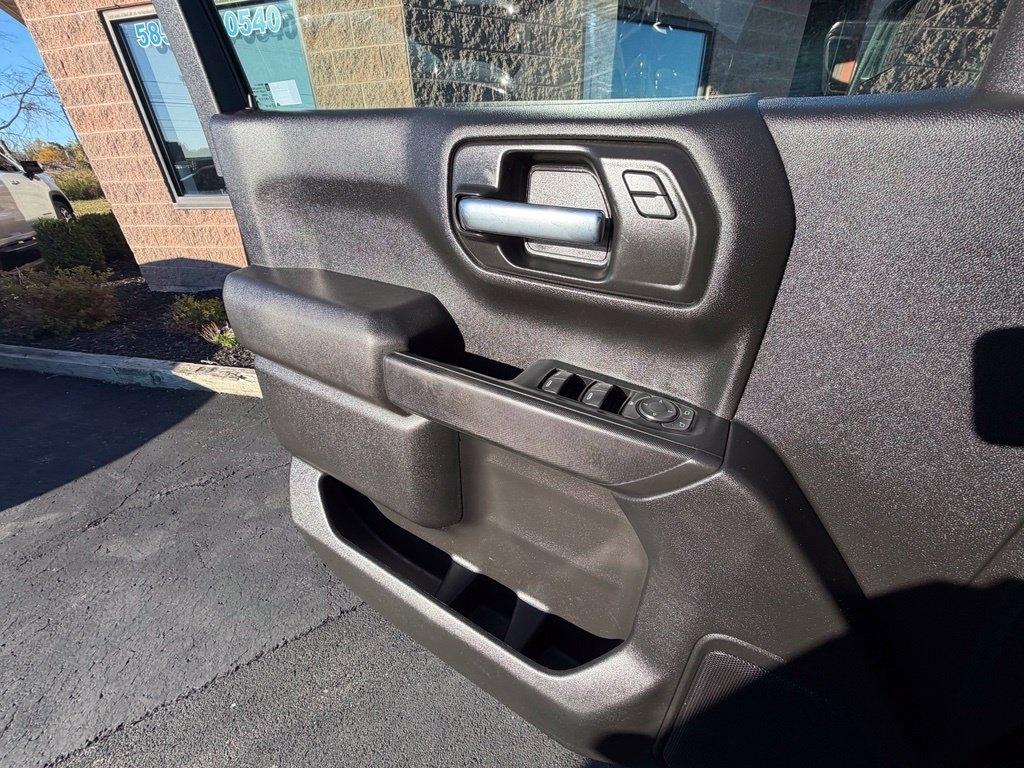 Chevrolet Silverado 1500 Custom Trail Boss Crew Cab Long Box 4WD 2021
