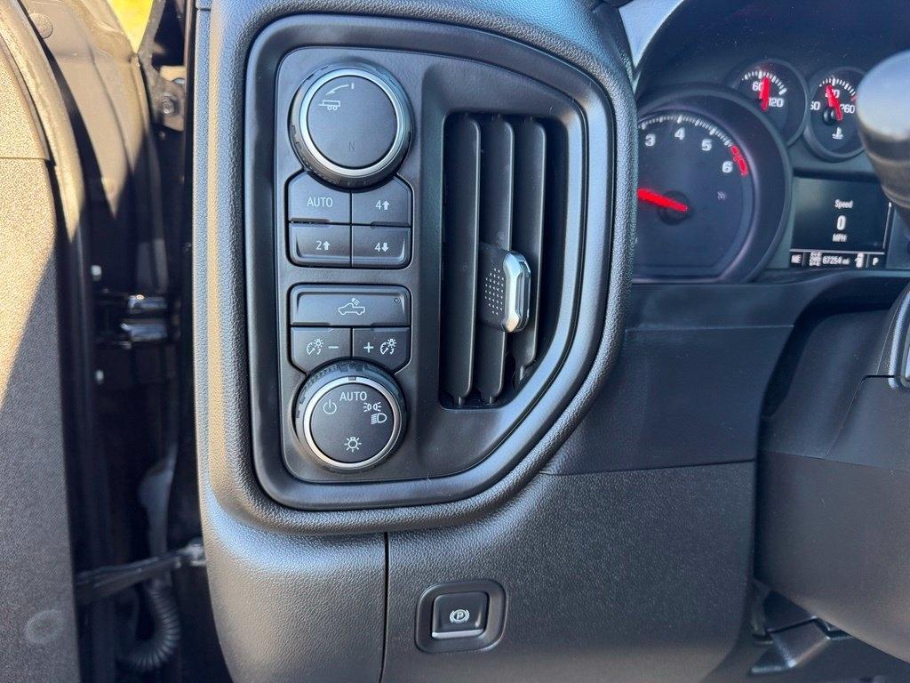 Chevrolet Silverado 1500 Custom Trail Boss Crew Cab Long Box 4WD 2021