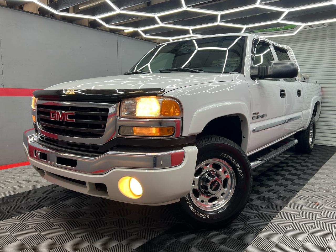 2005 GMC Sierra 2500HD SLE Crew Cab Short Bed