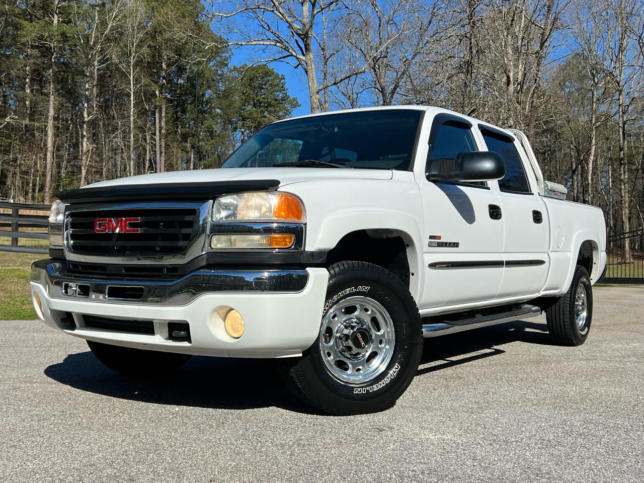 2005 GMC Sierra 2500HD SLE Crew Cab Short Bed