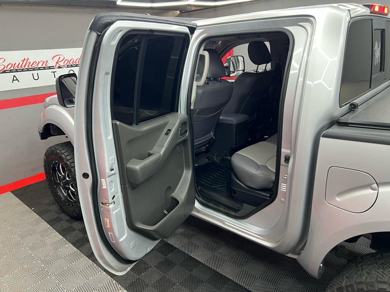Nissan Frontier PRO-4X Crew Cab 4WD 2019