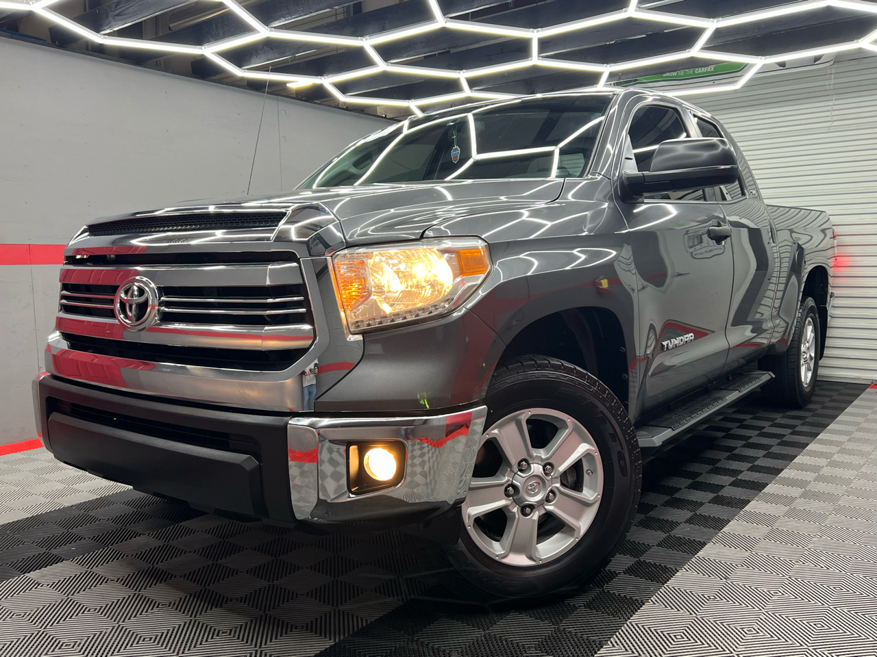 Toyota Tundra SR5 4.6L V8 Double Cab 2WD 2017 Toyota Tundra SR5 4.6L V8 Double Cab 2WD 2017