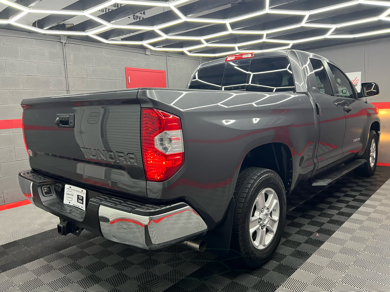 Toyota Tundra SR5 4.6L V8 Double Cab 2WD 2017 Toyota Tundra SR5 4.6L V8 Double Cab 2WD 2017