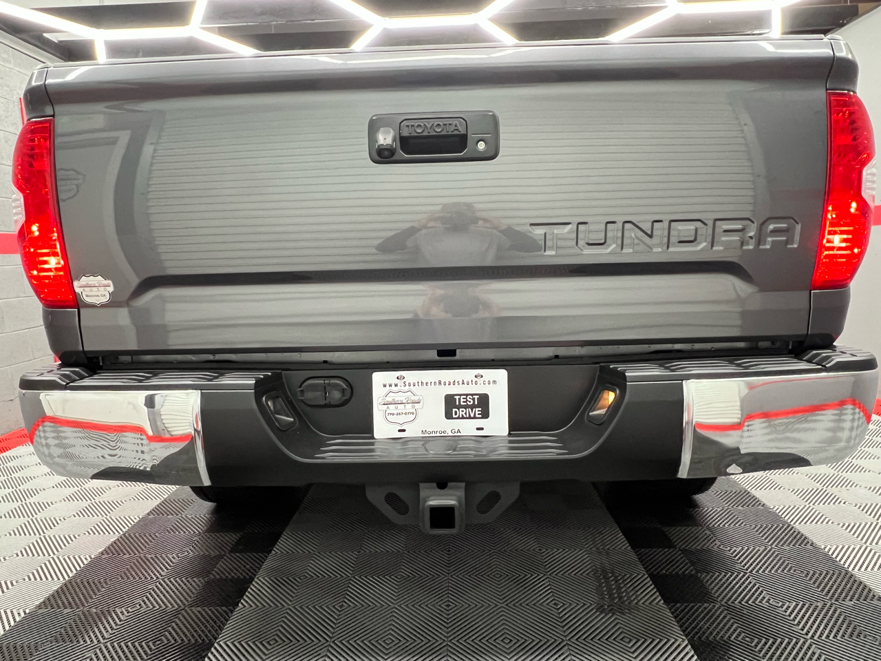 Toyota Tundra SR5 4.6L V8 Double Cab 2WD 2017 Toyota Tundra SR5 4.6L V8 Double Cab 2WD 2017