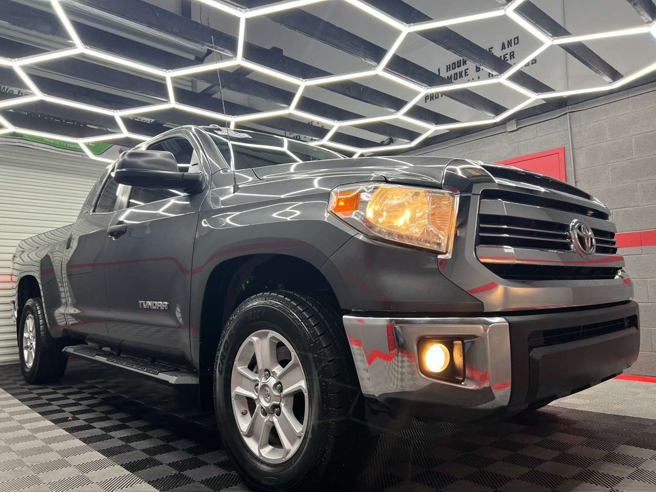 Toyota Tundra SR5 4.6L V8 Double Cab 2WD 2017 Toyota Tundra SR5 4.6L V8 Double Cab 2WD 2017