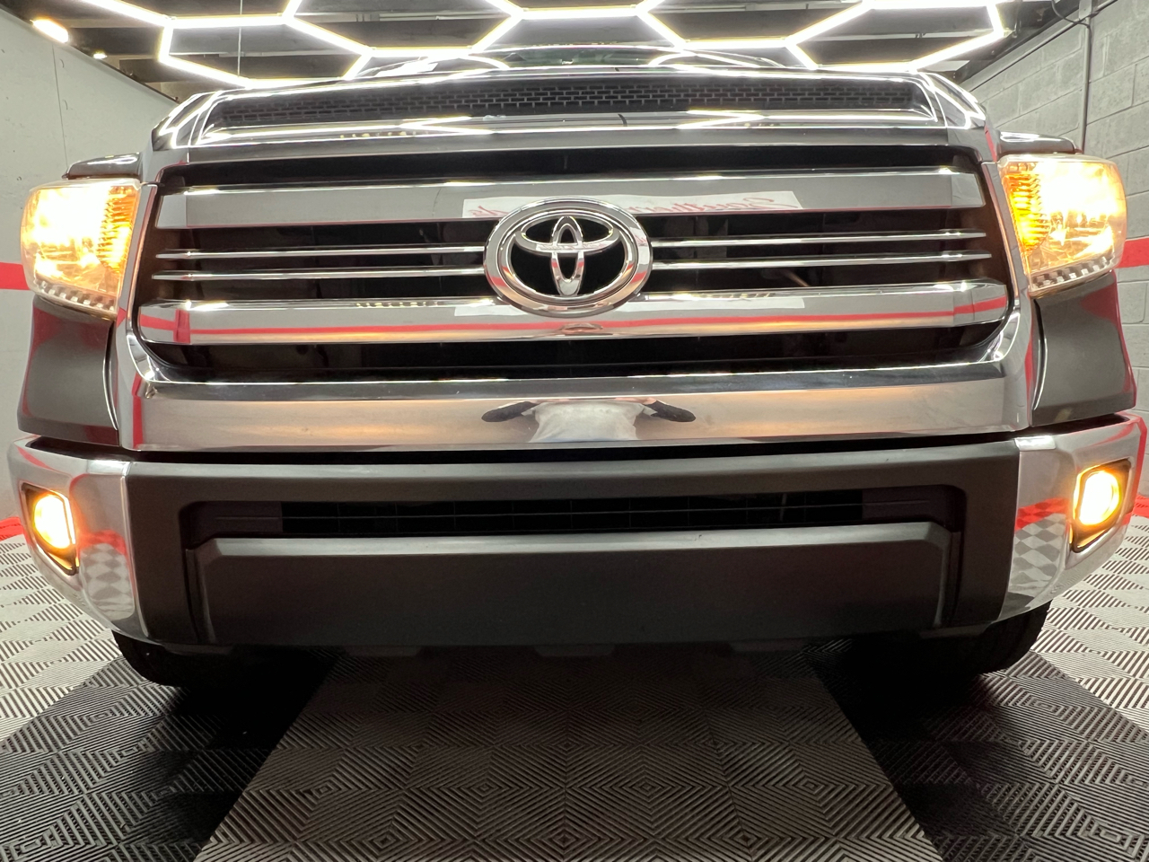 Toyota Tundra SR5 4.6L V8 Double Cab 2WD 2017 Toyota Tundra SR5 4.6L V8 Double Cab 2WD 2017