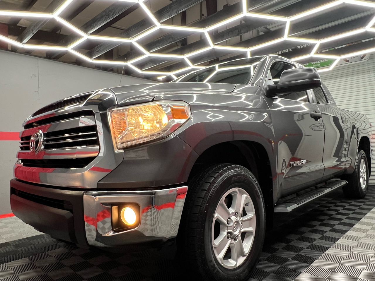 Toyota Tundra SR5 4.6L V8 Double Cab 2WD 2017 Toyota Tundra SR5 4.6L V8 Double Cab 2WD 2017