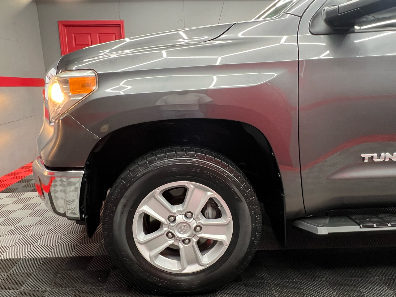 Toyota Tundra SR5 4.6L V8 Double Cab 2WD 2017 Toyota Tundra SR5 4.6L V8 Double Cab 2WD 2017