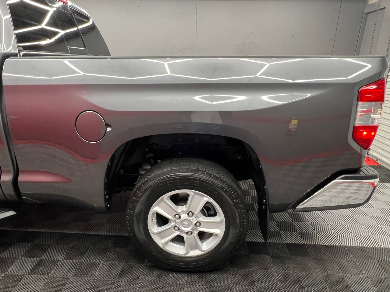 Toyota Tundra SR5 4.6L V8 Double Cab 2WD 2017 Toyota Tundra SR5 4.6L V8 Double Cab 2WD 2017
