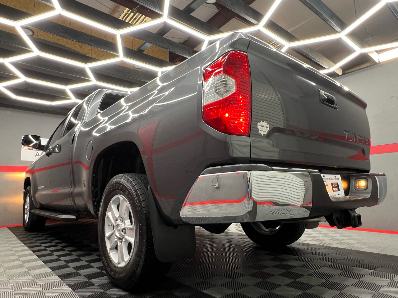 Toyota Tundra SR5 4.6L V8 Double Cab 2WD 2017 Toyota Tundra SR5 4.6L V8 Double Cab 2WD 2017