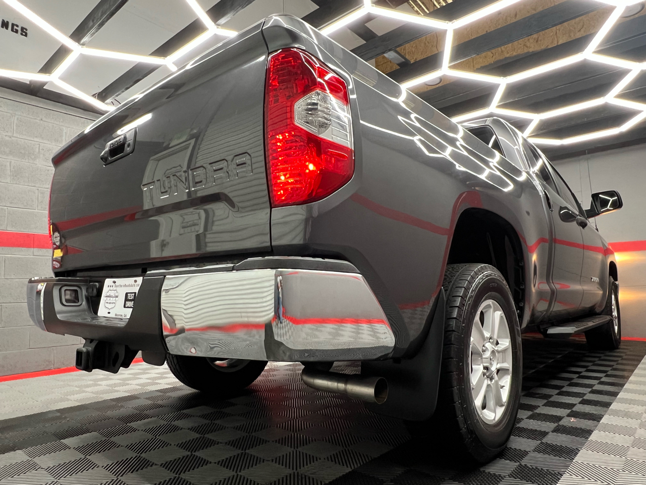 Toyota Tundra SR5 4.6L V8 Double Cab 2WD 2017 Toyota Tundra SR5 4.6L V8 Double Cab 2WD 2017