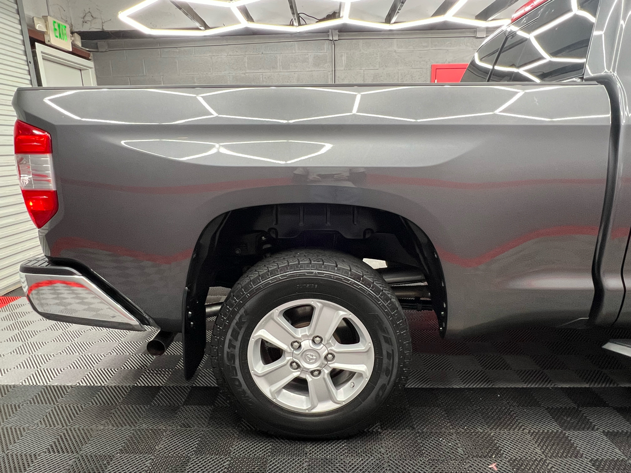 Toyota Tundra SR5 4.6L V8 Double Cab 2WD 2017 Toyota Tundra SR5 4.6L V8 Double Cab 2WD 2017