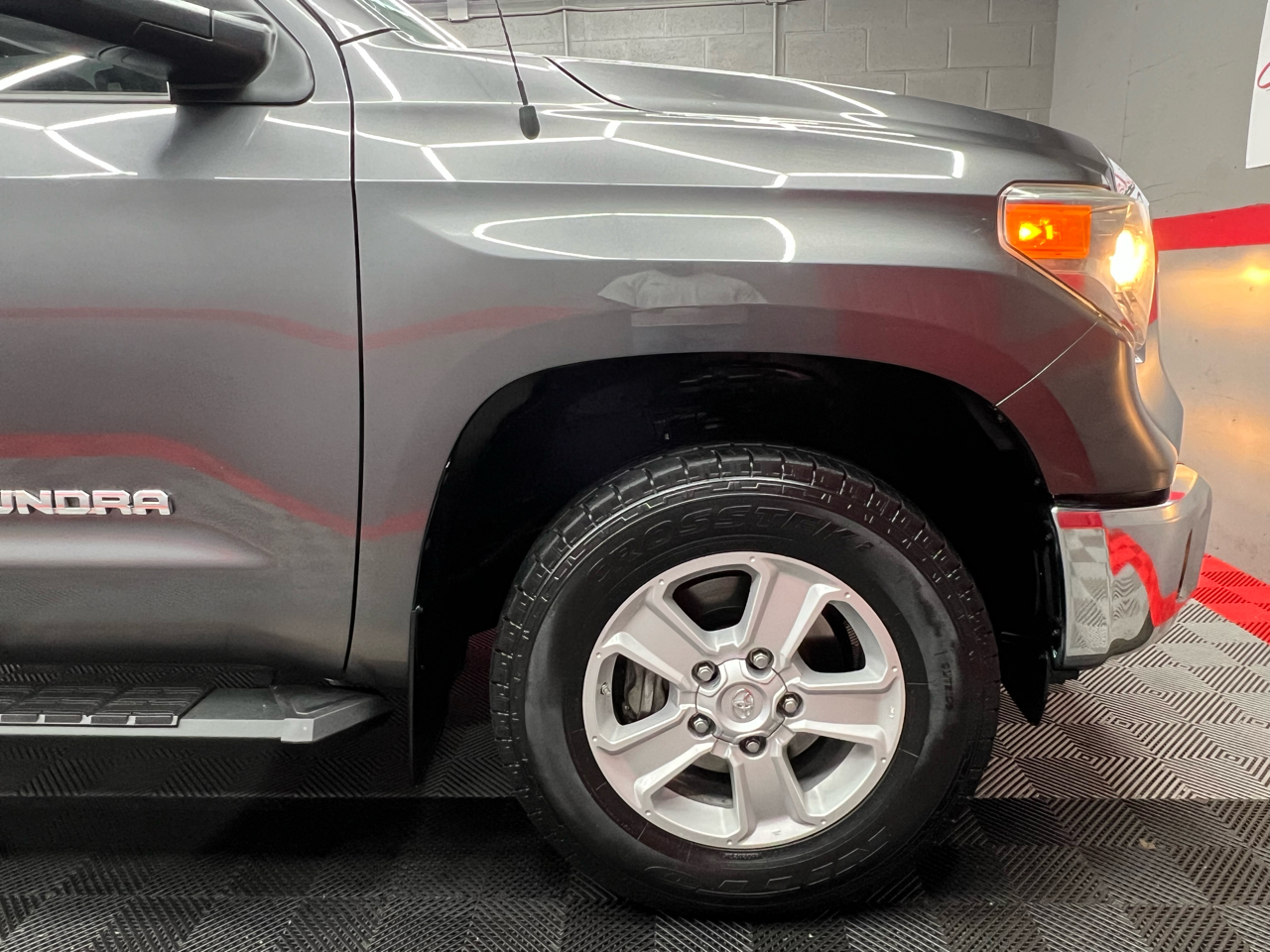 Toyota Tundra SR5 4.6L V8 Double Cab 2WD 2017 Toyota Tundra SR5 4.6L V8 Double Cab 2WD 2017