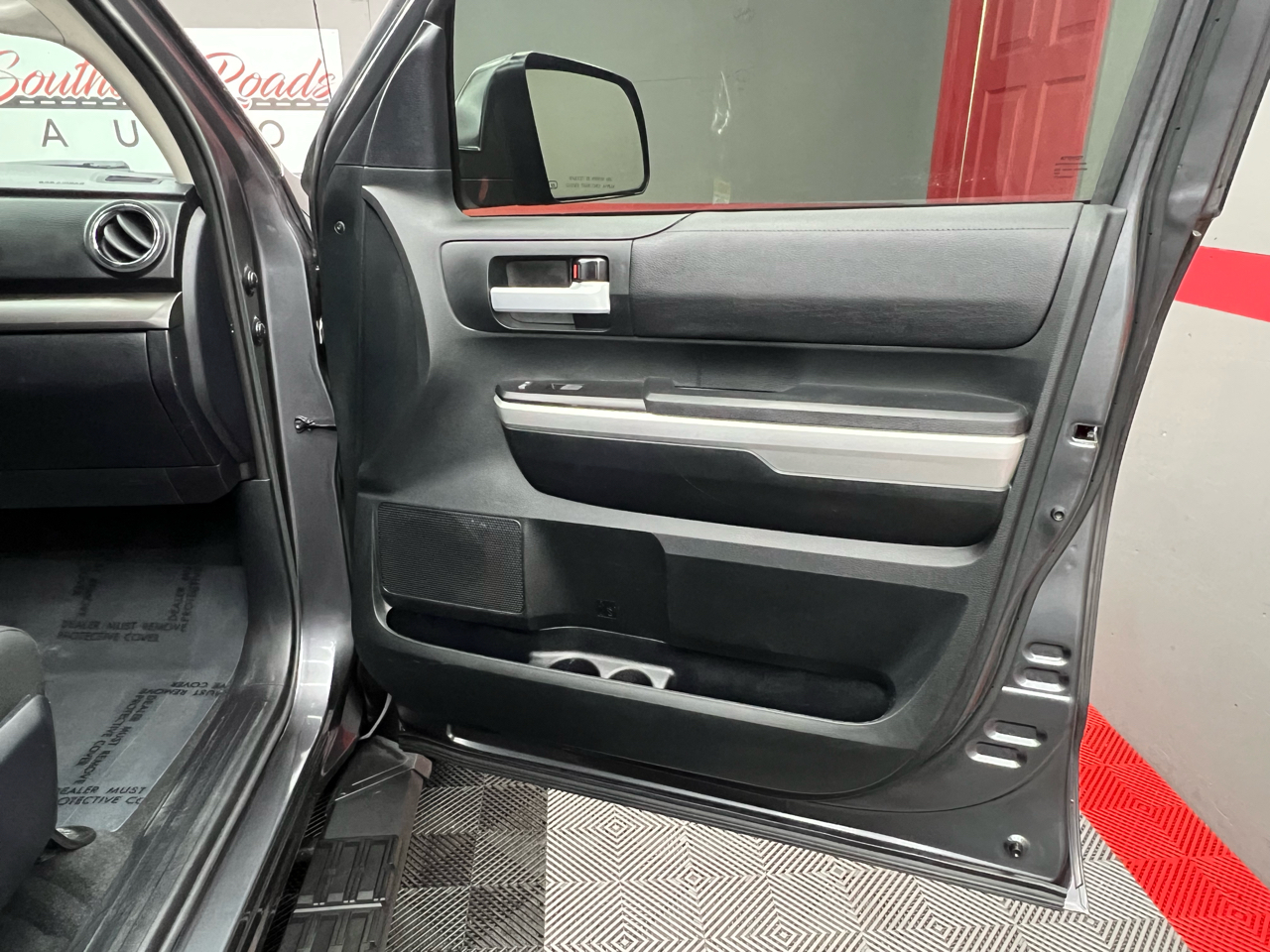 Toyota Tundra SR5 4.6L V8 Double Cab 2WD 2017 Toyota Tundra SR5 4.6L V8 Double Cab 2WD 2017